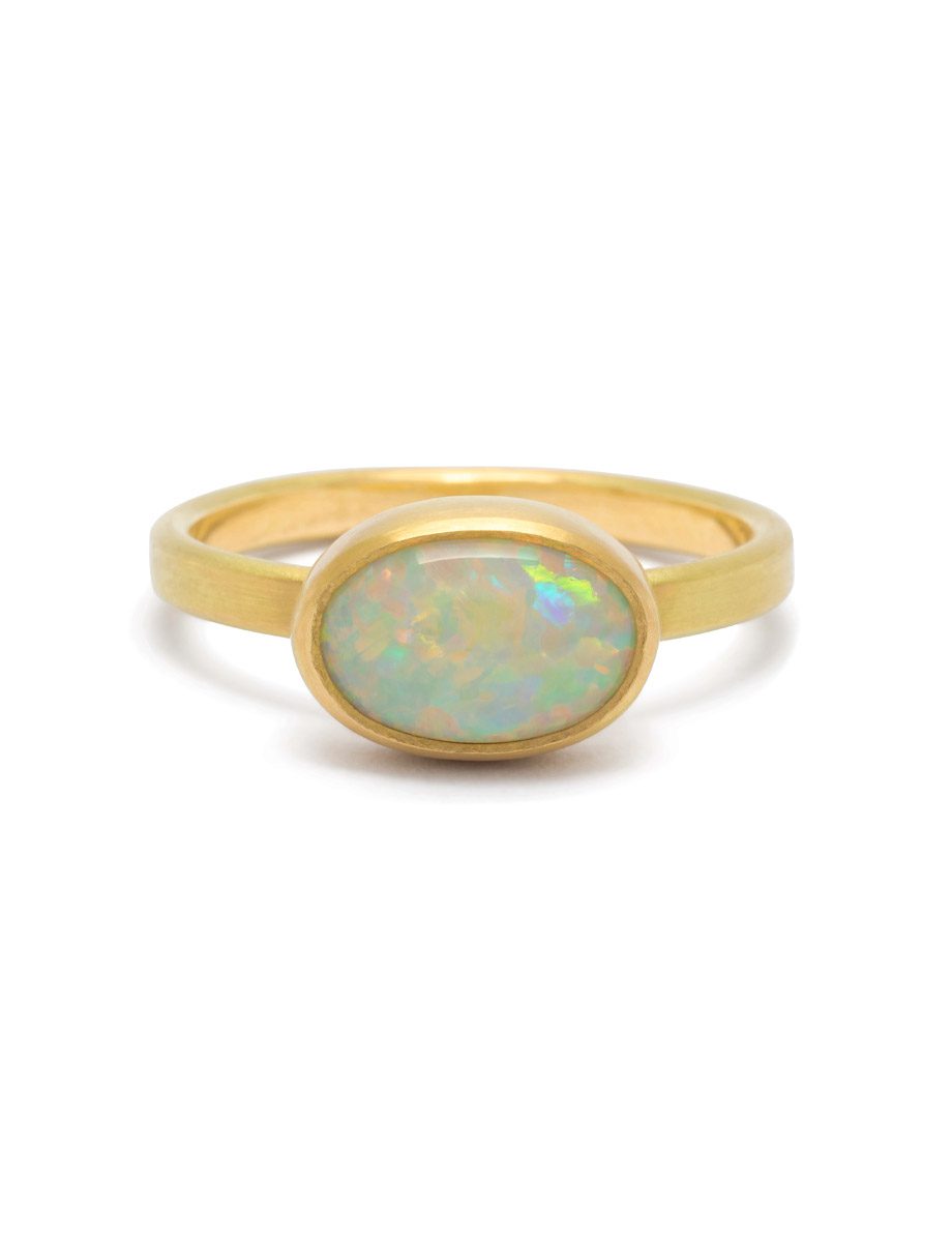 Light Horizon Ring – Yellow Gold & Oval White Opal