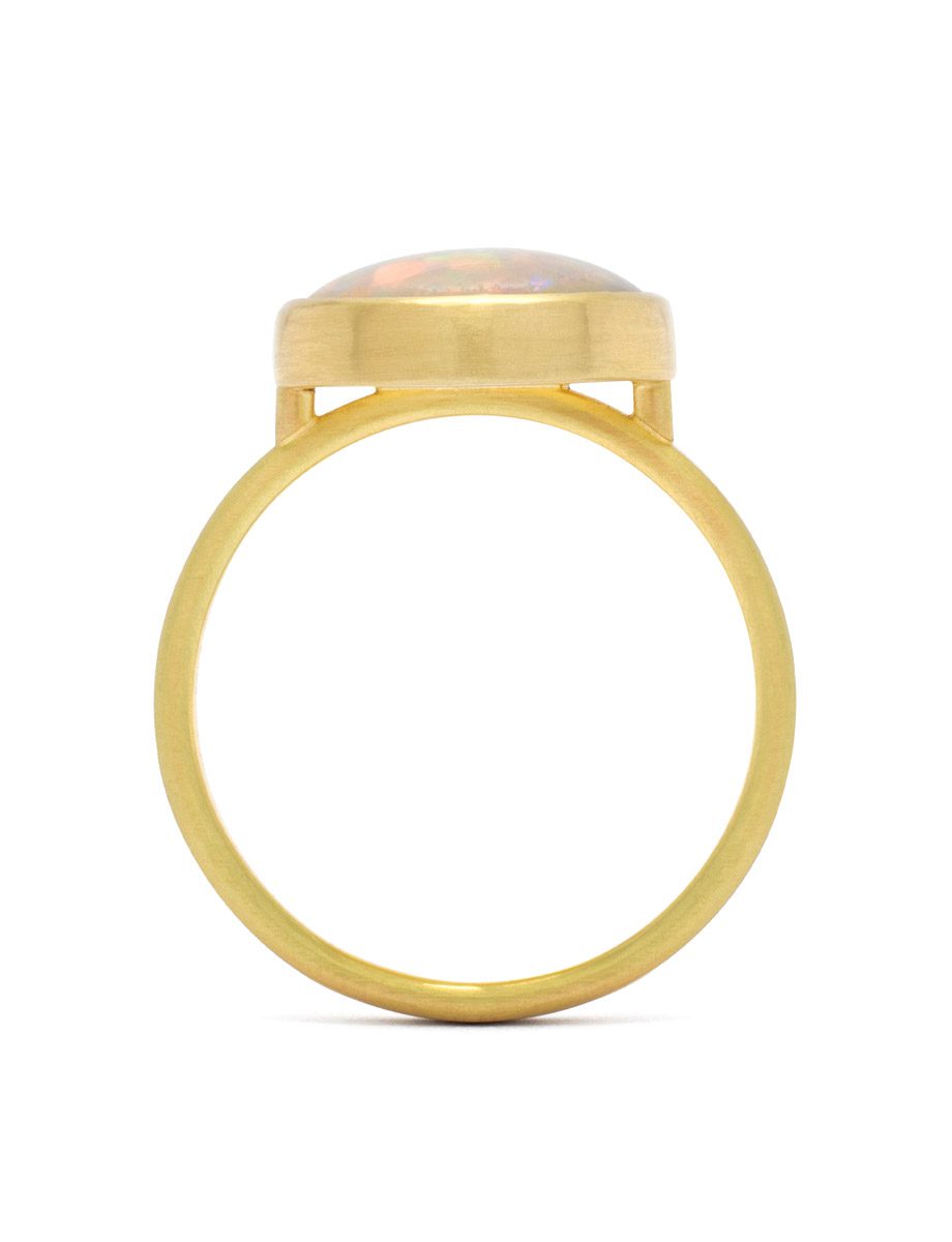 Light Horizon Ring – Yellow Gold & Round White Opal