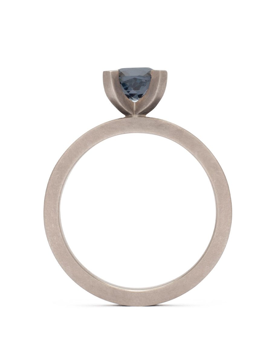 Fire Smoke Ring – White Gold & Spinel