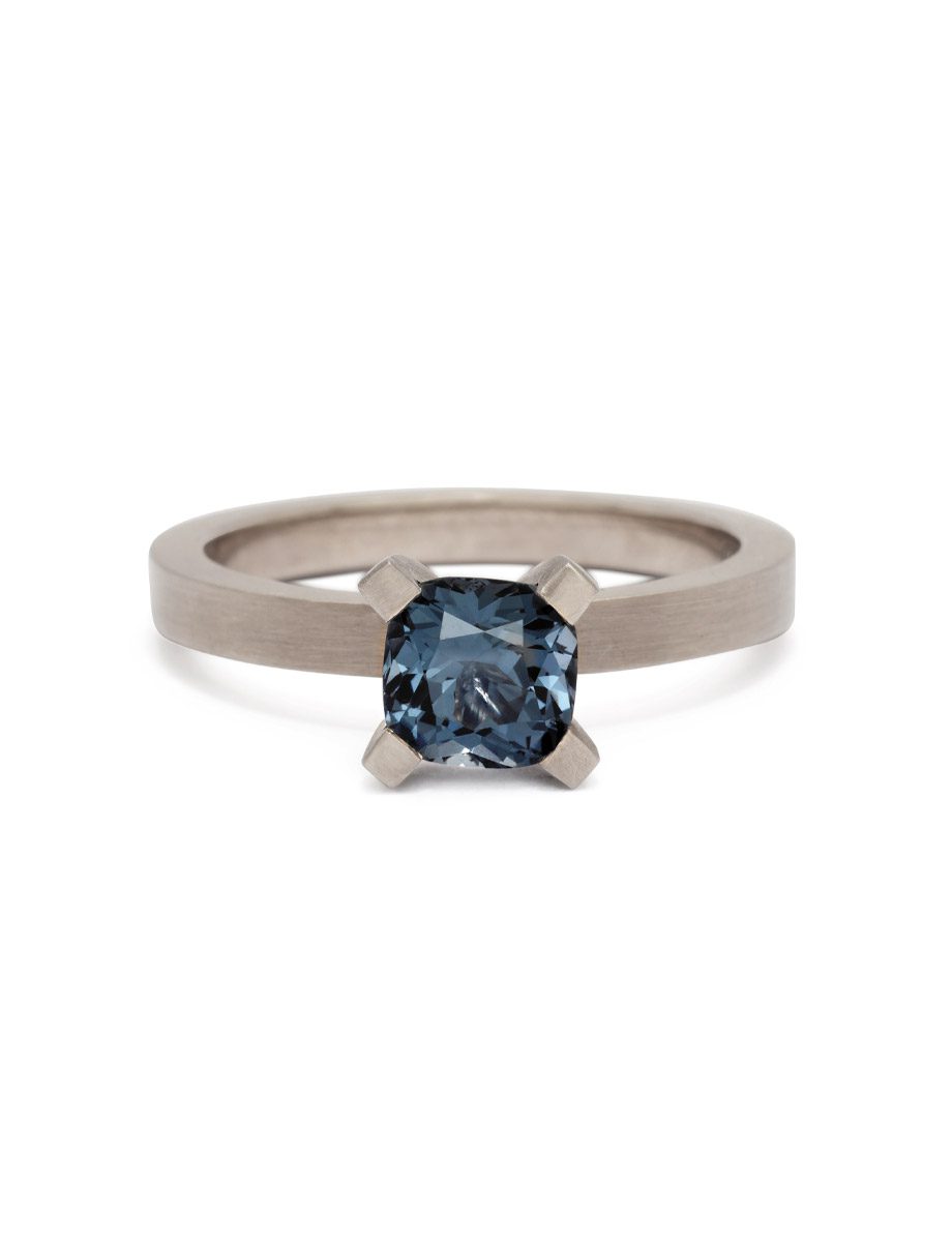 Fire Smoke Ring – White Gold & Spinel