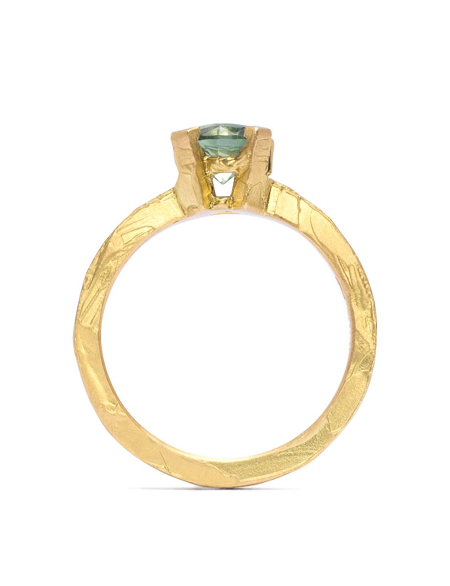 Brutal Solitaire Ring – Yellow Gold & Sapphire