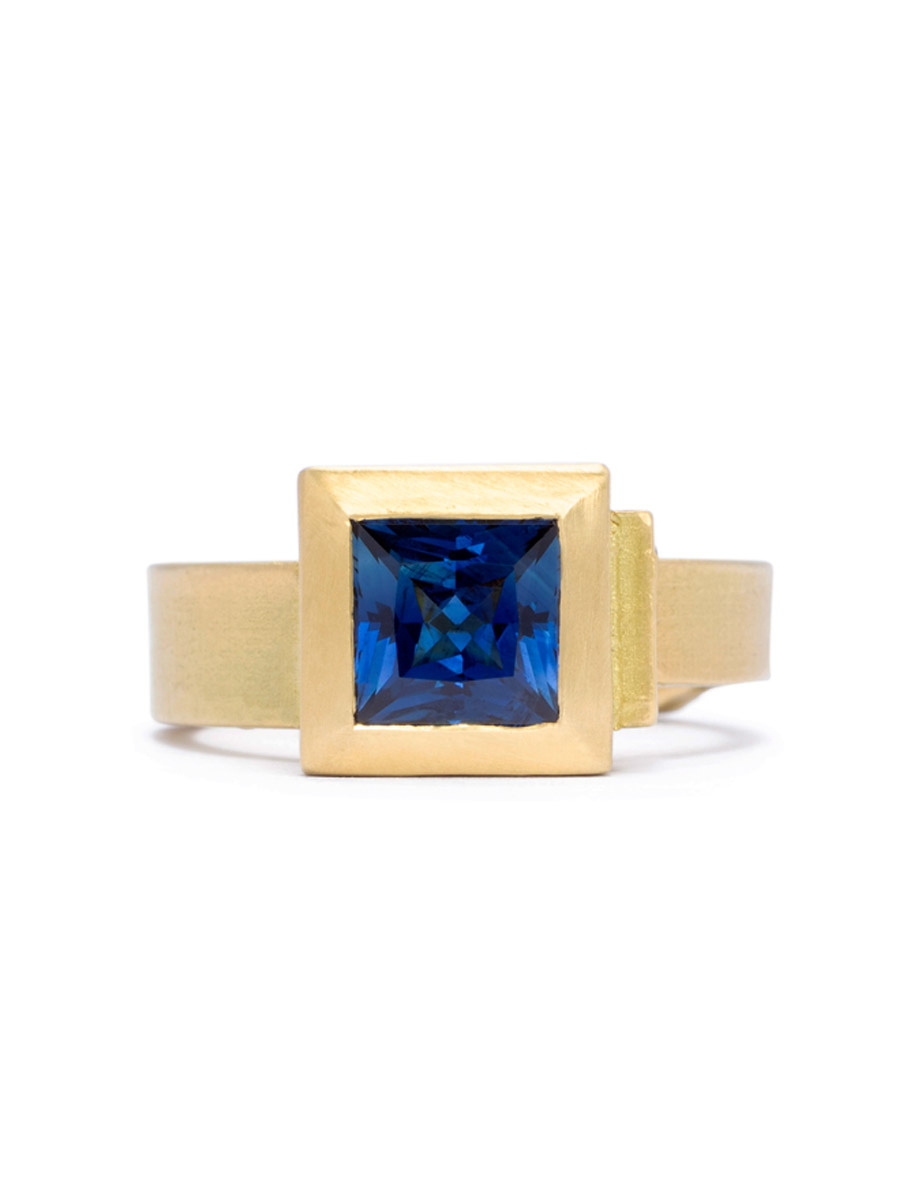 Offcut #30 Ring – Yellow Gold & Sapphire