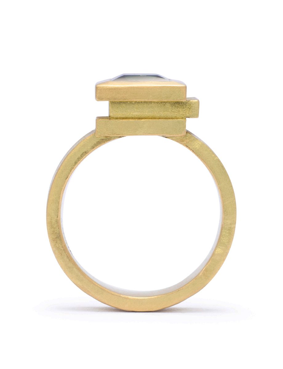 Offcut #30 Ring – Yellow Gold & Sapphire