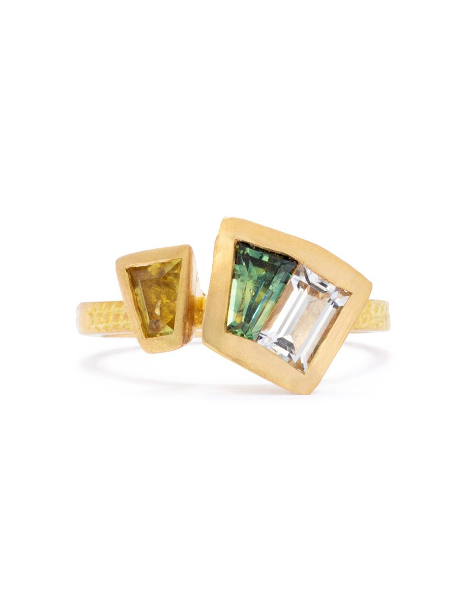 Morvoren Ring – Yellow Gold, Diamond & Sapphire