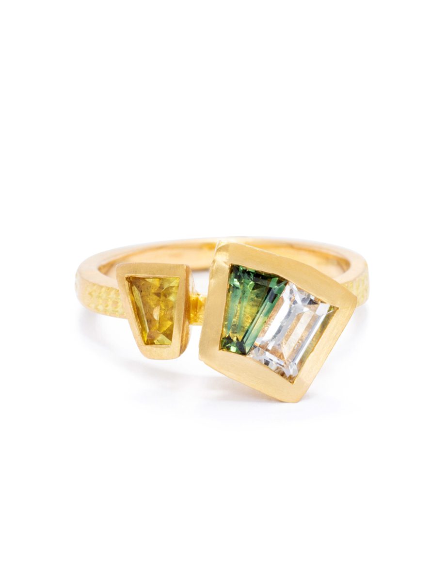 Morvoren Ring – Yellow Gold, Diamond & Sapphire