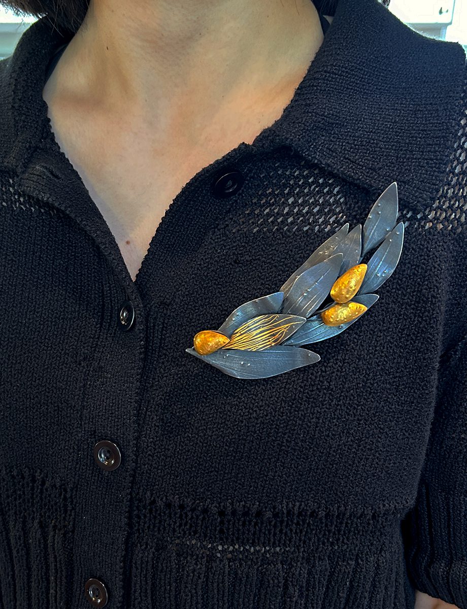 Folia Offering Necklace and Brooch – Yellow Gold & Silver