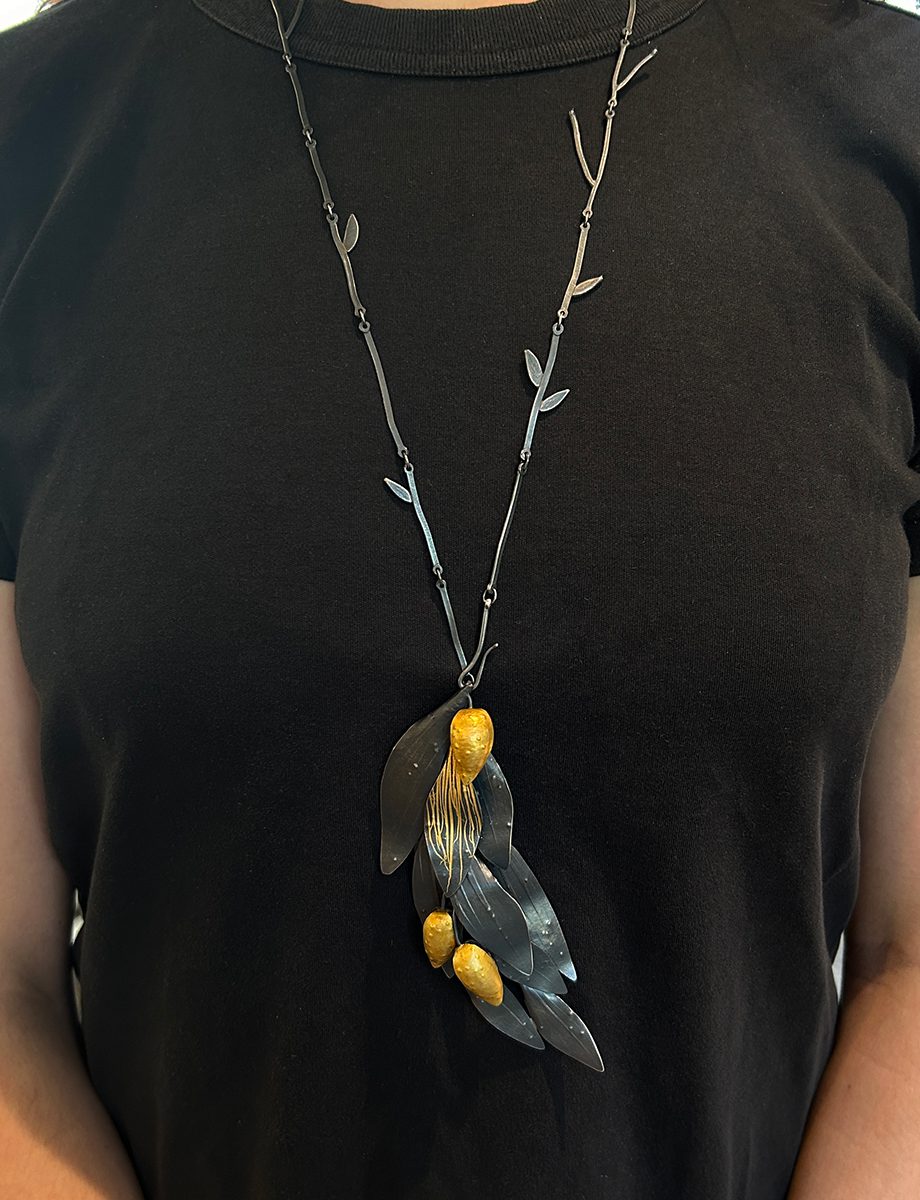 Folia Offering Necklace and Brooch – Yellow Gold & Silver