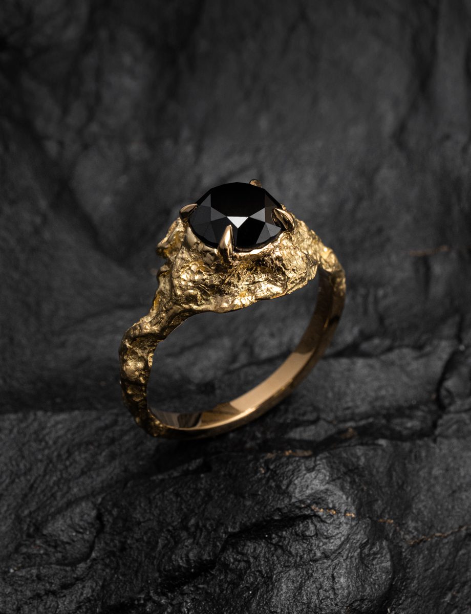 Aurora Ring – Yellow Gold & Black Diamond