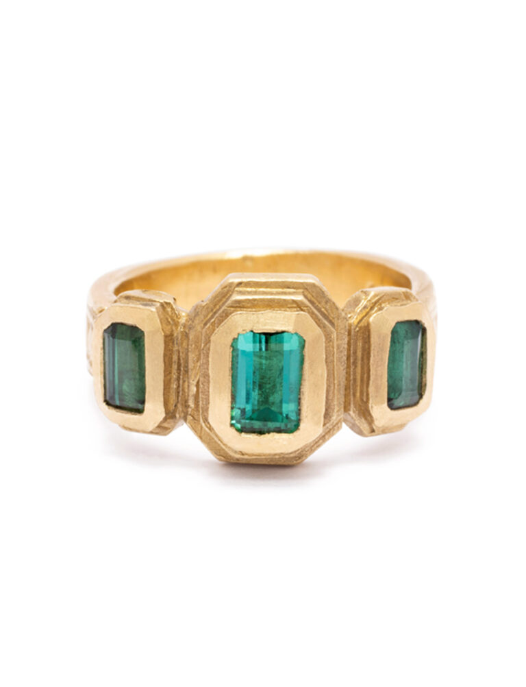 El Rapto de Europa Ring – Green Tourmaline