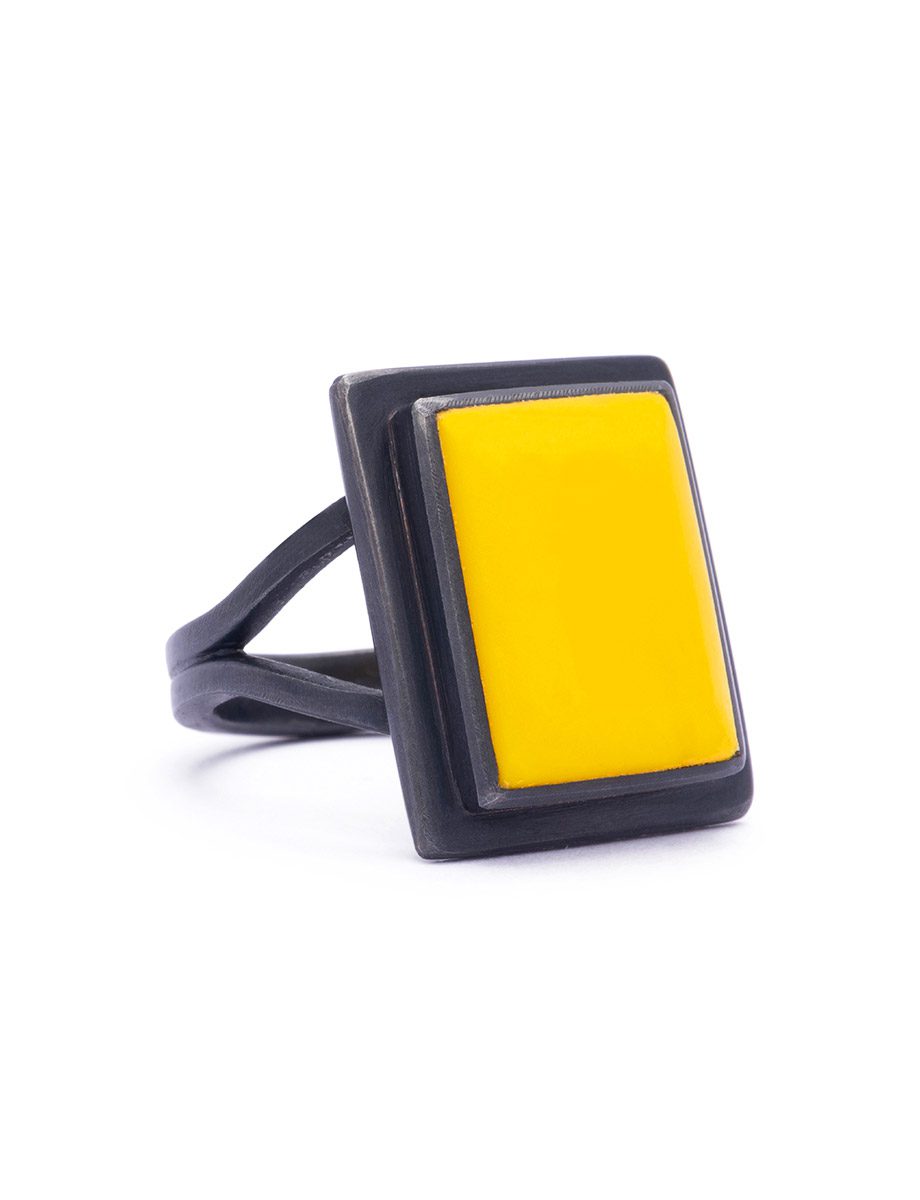 Beach Plastic Dress Ring – Blackened Silver