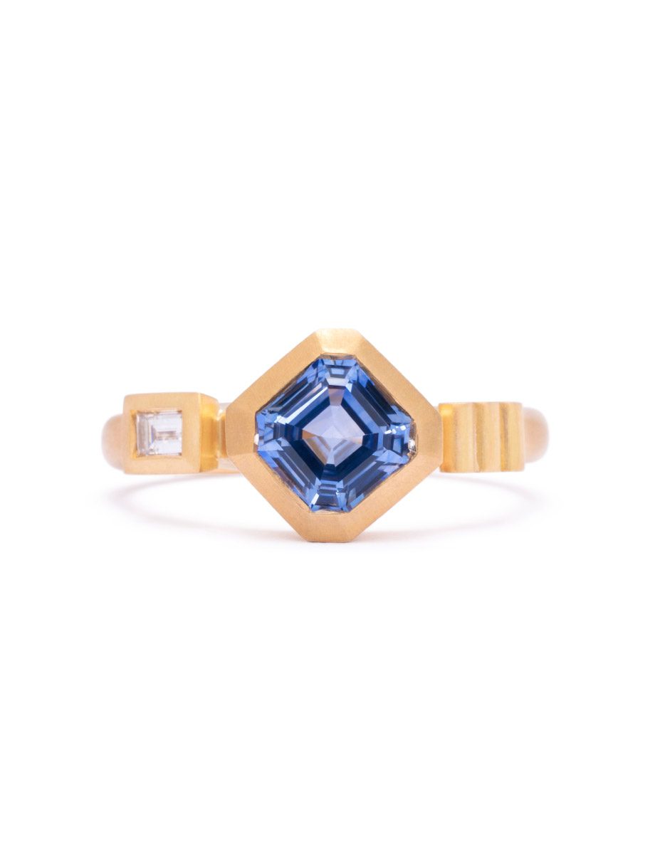 Corde Du Roi Ring – Yellow Gold, Sapphire & Diamond