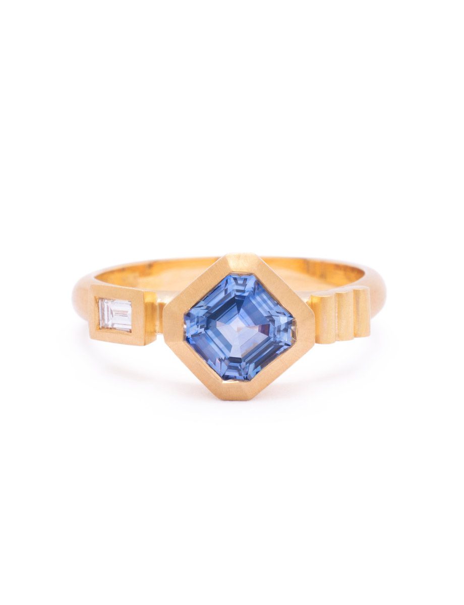 Corde Du Roi Ring – Yellow Gold, Sapphire & Diamond