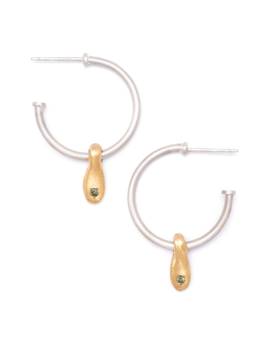 Pinch Hoop Earrings – Yellow Gold & Sapphire