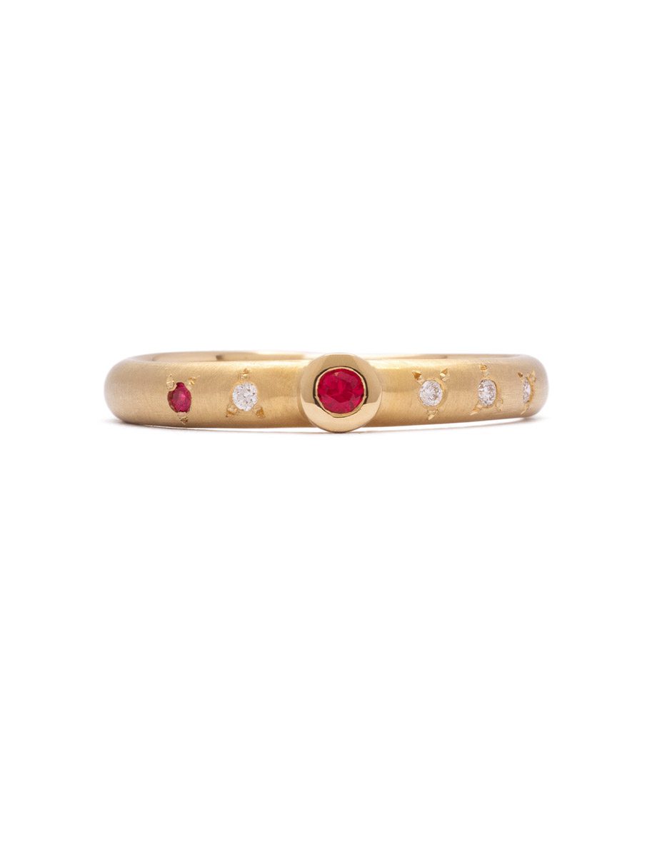 Confetti Wedder – Yellow Gold, Ruby & White Diamond