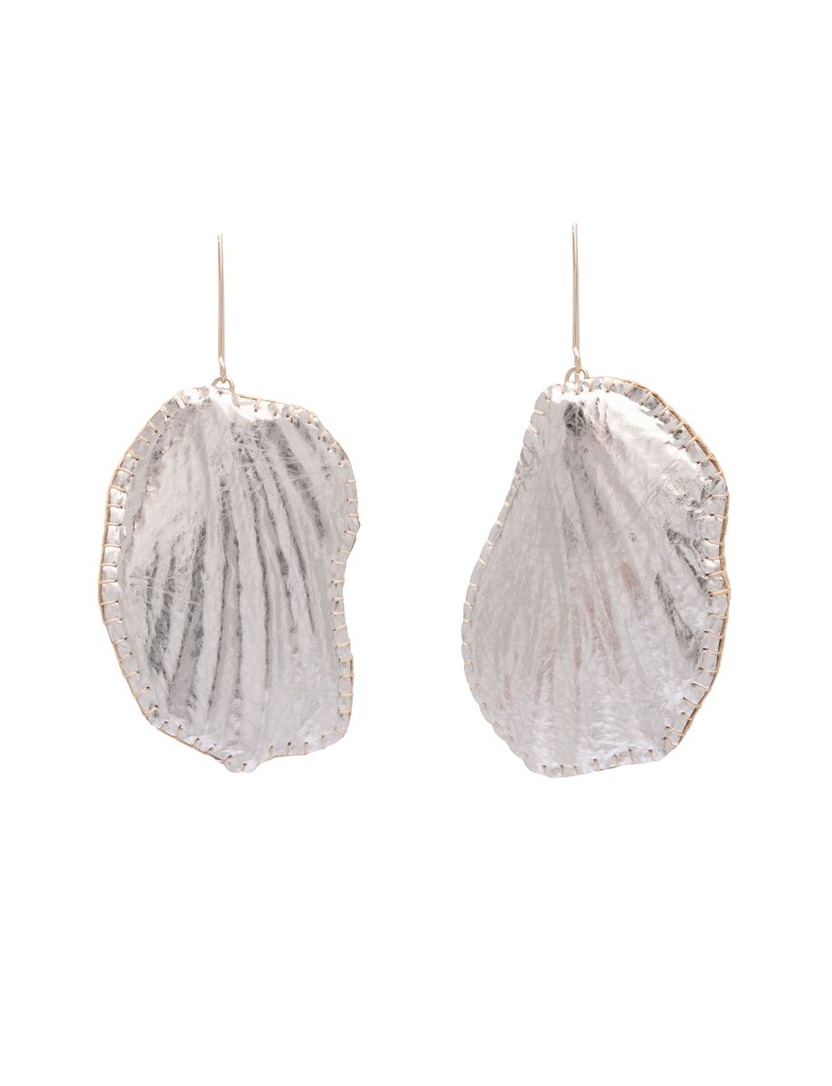 Single Soft Shell Earrings – Leather & Shell Fragments