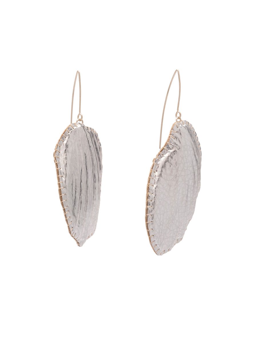 Single Soft Shell Earrings – Leather & Shell Fragments