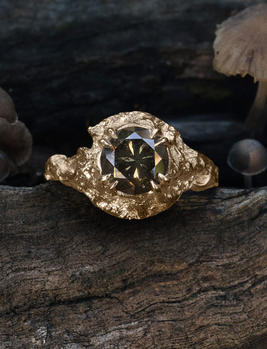 Aurora Ring – Yellow Gold & Rustic Olive Diamond