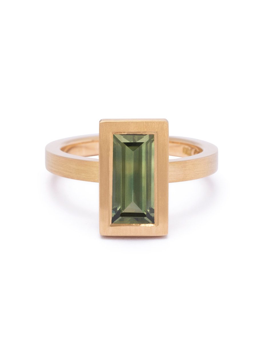 Cross Section Ring – Yellow Gold & Green Sapphire