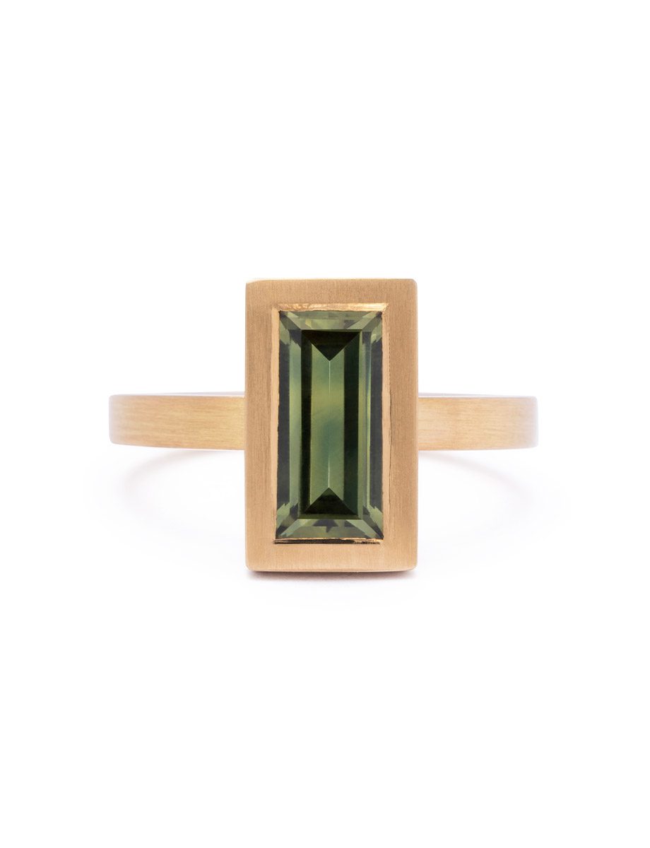 Cross Section Ring – Yellow Gold & Green Sapphire