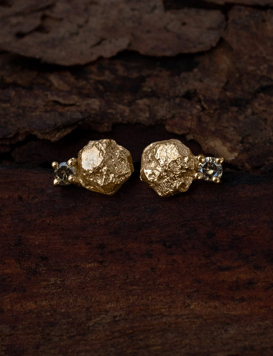 Stellar Meridiem Earrings – Yellow Gold & Green Diamonds