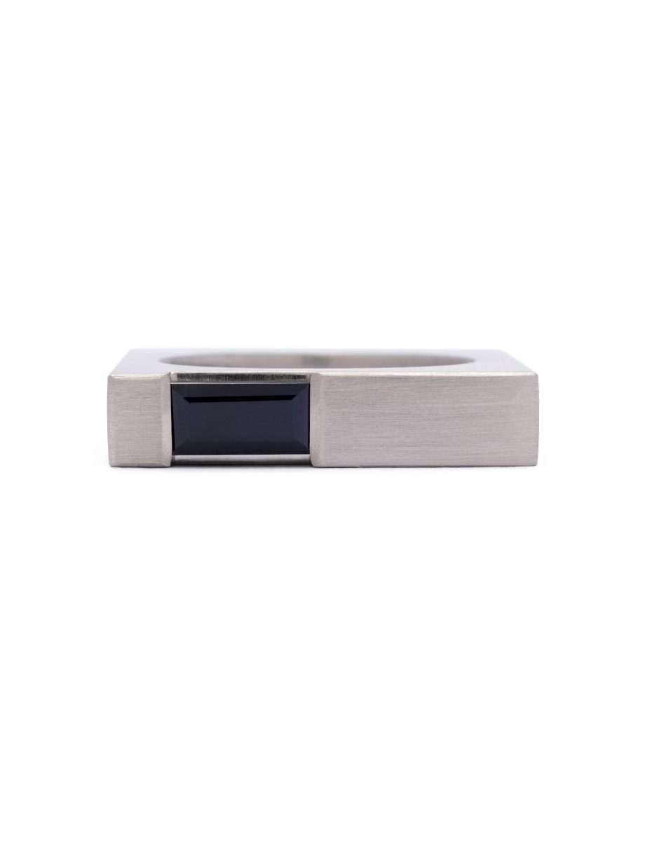Utopia Ring – Platinum & Black Sapphire