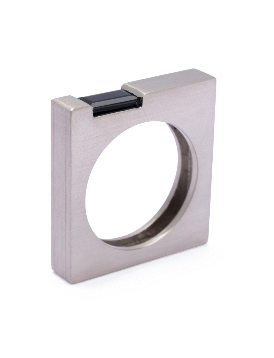 Utopia Ring – Platinum & Black Sapphire