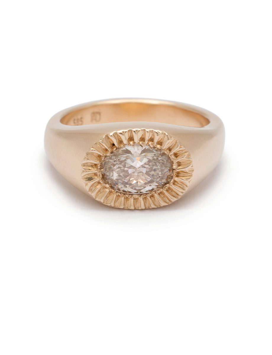 Golden Hour Signet Ring – Yellow Gold & Champagne Diamond