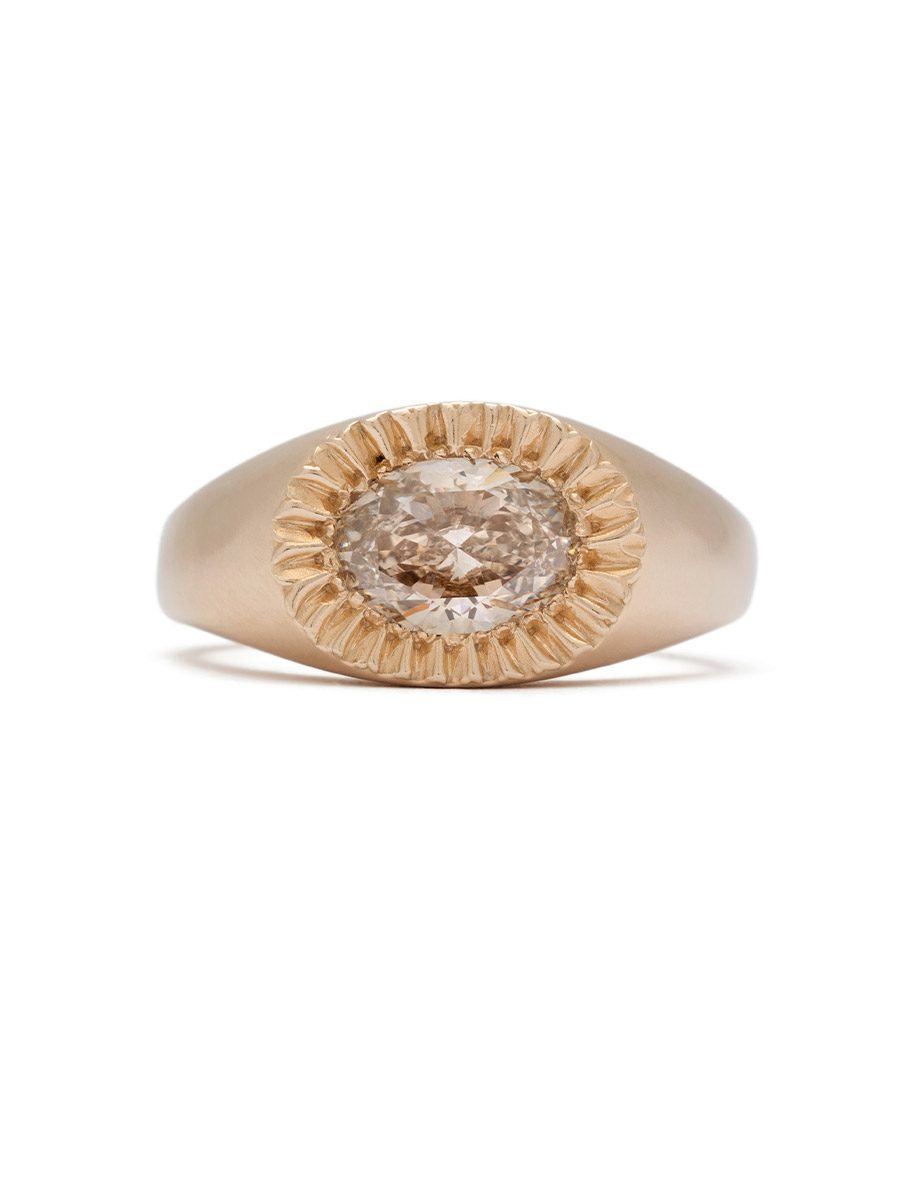 Golden Hour Signet Ring – Yellow Gold & Champagne Diamond