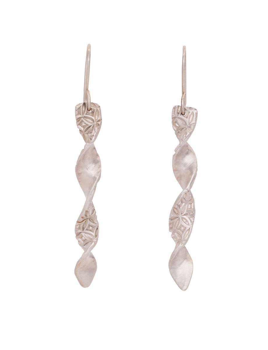 Hanazashi Twist Earrings – Silver