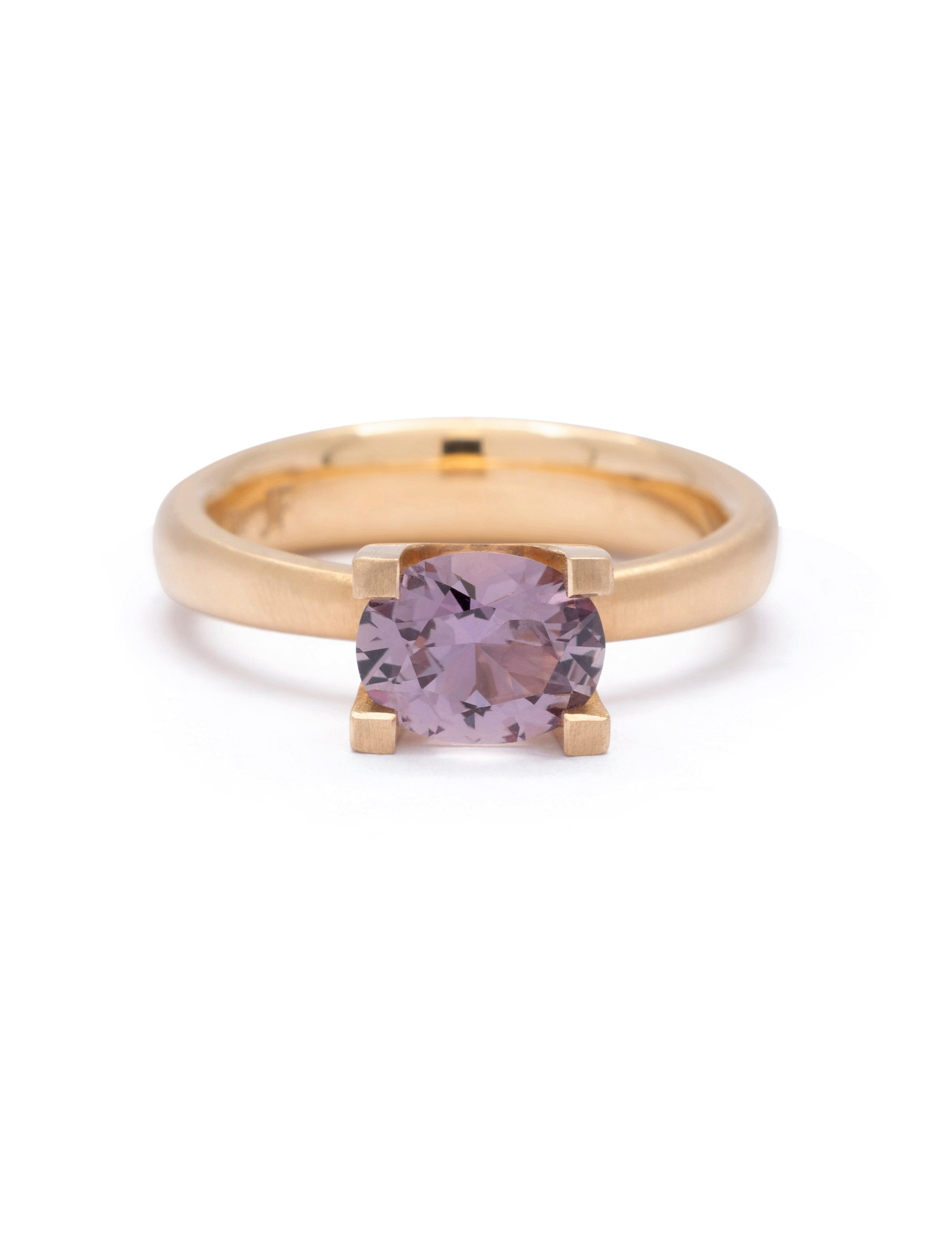 Column Ring – Yellow Gold & Lilac Sapphire